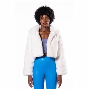 AKIRA Dayanne Faux Fur Jacket - white size small